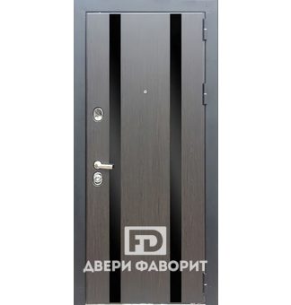 Дверь в квартиру с трехконтурным уплотнителем