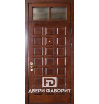 Входная дверь с отделкой цельным массивом дерева